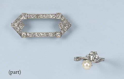 COLLECTION OF ANTIQUE JEWELLERY