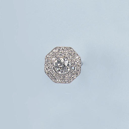 A DIAMOND DRESS RING