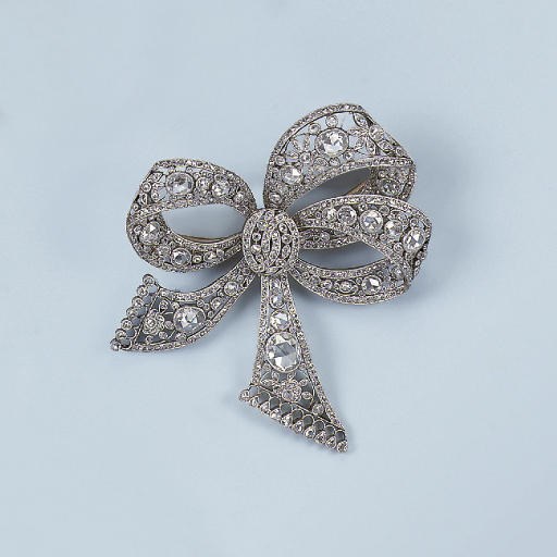 A FINE BELLE EPOQUE DIAMOND BOW BROOCH