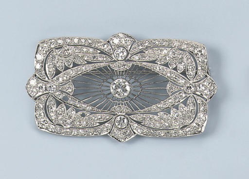 A BELLE EPOQUE DIAMOND BROOCH