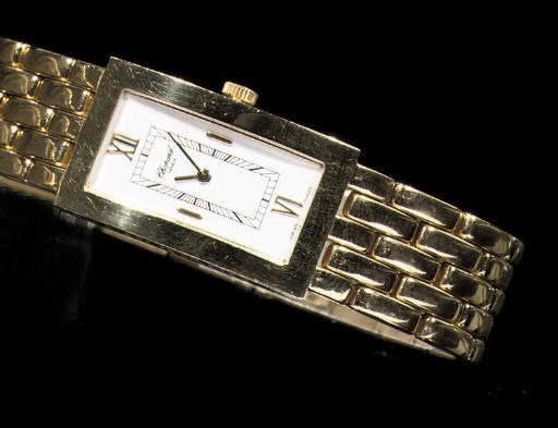 A LADY'S 18K GOLD WRISTWATCH, BY CHOPARD