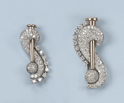 A RETRO DIAMOND DOUBLE CLIP/BROOCH