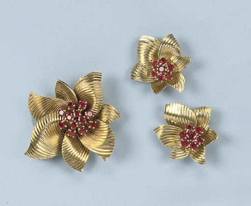 A RETRO RUBY FLOWER BROOCH AND EARRINGS, BY VAN CLEEF & ARPELS