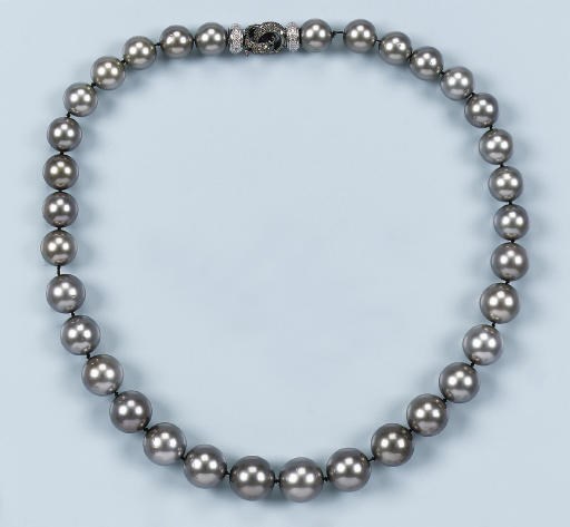 A GREY SOUTH SEA CULTURED PEARL NECKLACE