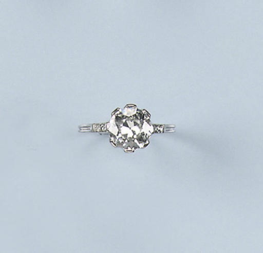 AN ART DECO DIAMOND SINGLE STONE RING