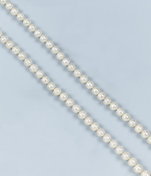A BAROQUE SOUTH SEA CULTURED PEARL NECKLACE