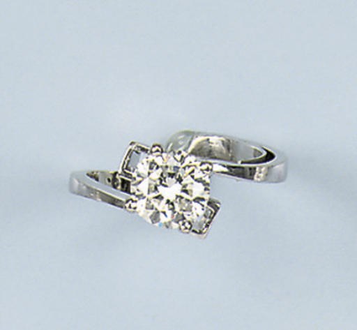 A DIAMOND SINGLE STONE RING