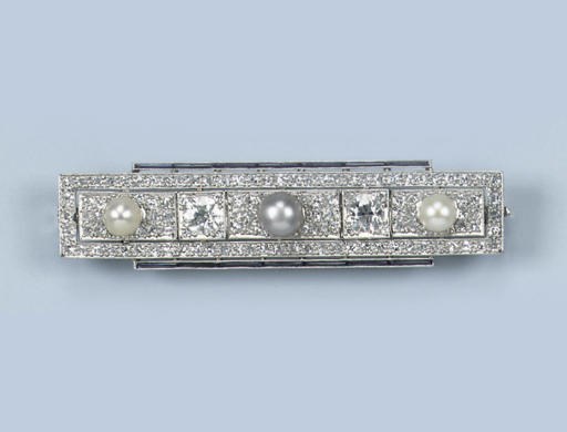 AN ART DECO NATURAL PEARL AND DIAMOND BROOCH