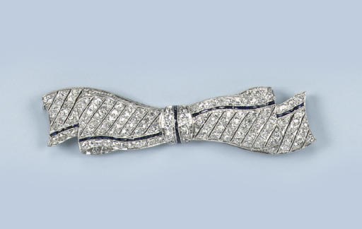 AN ART DECO DIAMOND BOW BROOCH