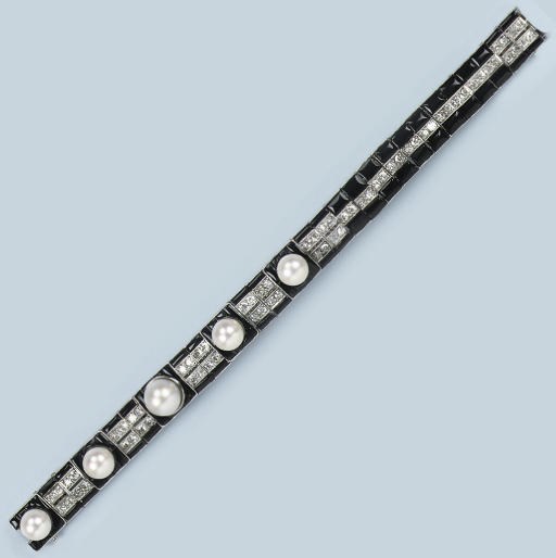 AN ART DECO CULTURED PEARL, ONYX AND DIAMOND BRACELET