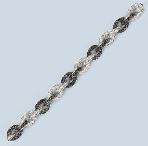 A DIAMOND AND BLACK DIAMOND BRACELET