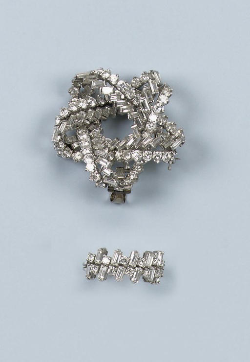 A DIAMOND BROOCH WITH RING