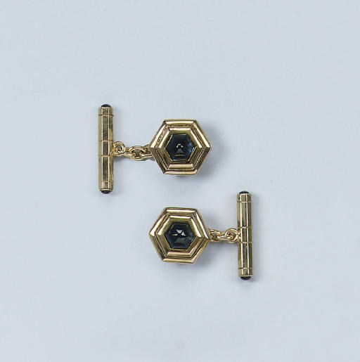 A PAIR OF SAPPHIRE CUFF LINKS