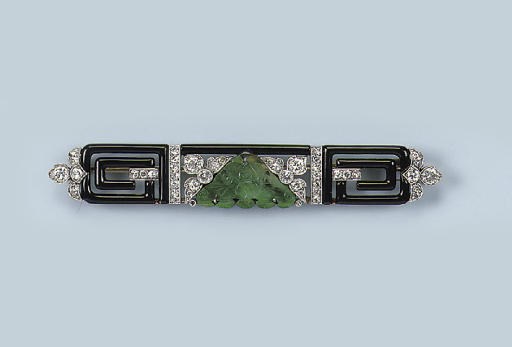 AN ART DECO JADE, ENAMEL AND DIAMOND BROOCH