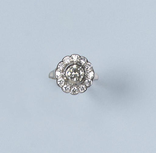 A DIAMOND CLUSTER RING