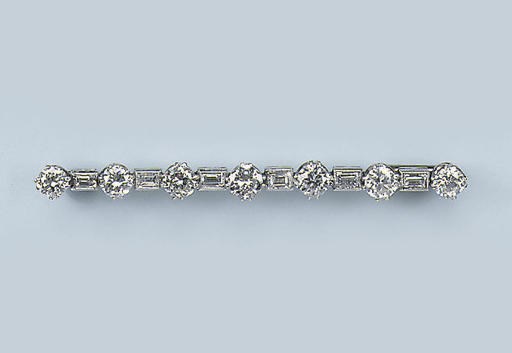 A DIAMOND BAR BROOCH