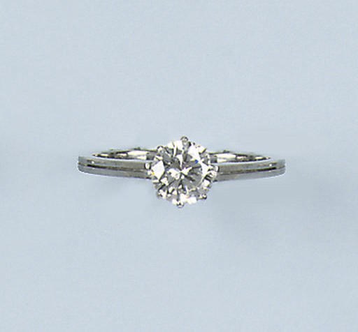 A DIAMOND SINGLE STONE RING