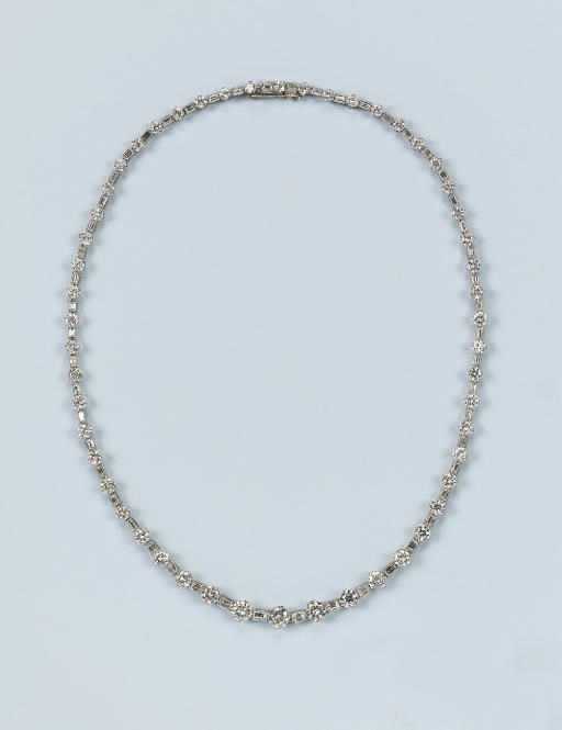 AN ART DECO DIAMOND NECKLACE