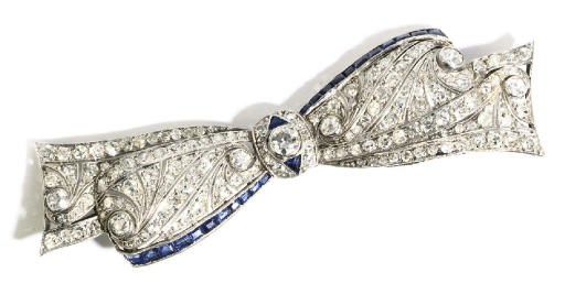 A DIAMOND AND SAPPHIRE BROOCH