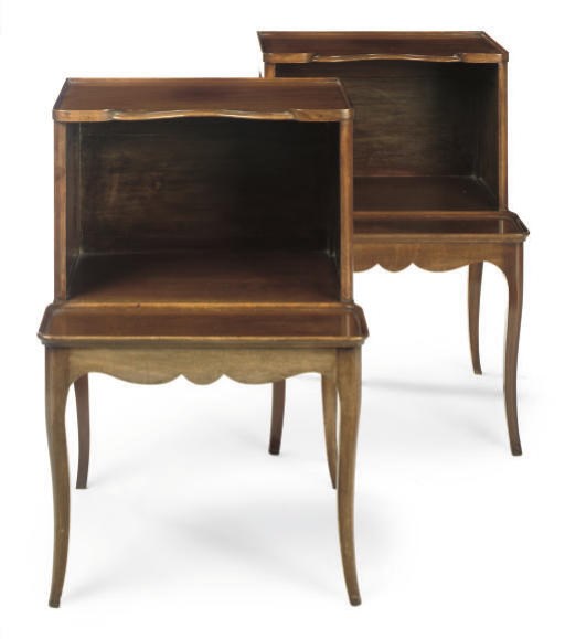 A PAIR OF MAHOGANY BEDSIDE COMMODES