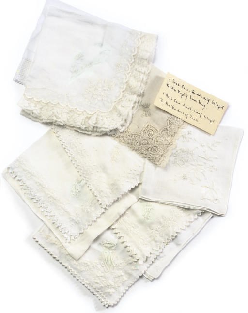 QUEEN MARY'S HANDKERCHIEFS A COLLECTION OF FINE LACE EDGED HANDKERCHIEFS