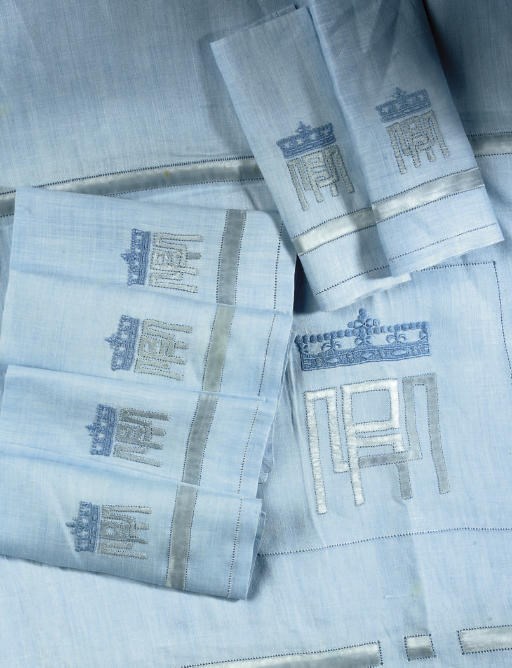 QUEEN MARY'S LINEN SET AN ICE BLUE LINEN SET, 1920s