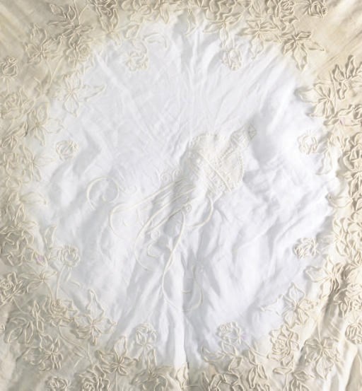 QUEEN MARY'S LINEN COVER
A FINE LINEN COVER