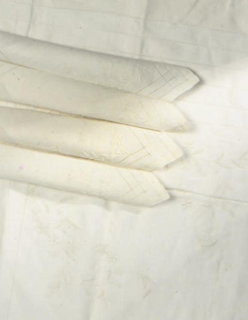 PRINCESS MARY'S LINEN A TEA CLOTH AND NAPKINS
