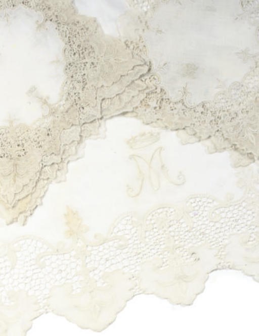 PRINCESS MARY'S LINEN CLOTH AND NAPKINS A SET OF FINE LINEN CLOTH AND NAPKINS