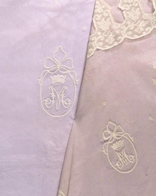PRINCESS MARY'S COT SET A LILAC SILK COT SET