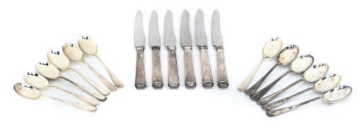 SIX SILVER RAT-TAIL TEASPOONS IN A FITTED CASE