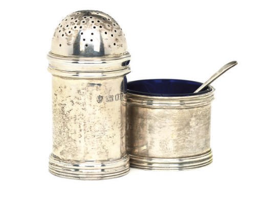 A MODERN SILVER PEPPER POT AND MATCHING SALT CELLAR