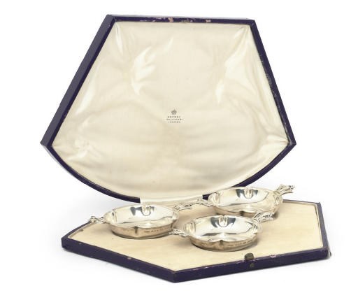 A SET OF THREE SILVER COMMEMORATIVE SWEETMEAT DISHES
