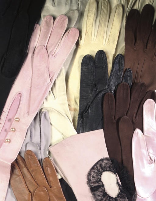 A LARGE COLLECTION OF LADIES' GLOVES, CIRCA 1950