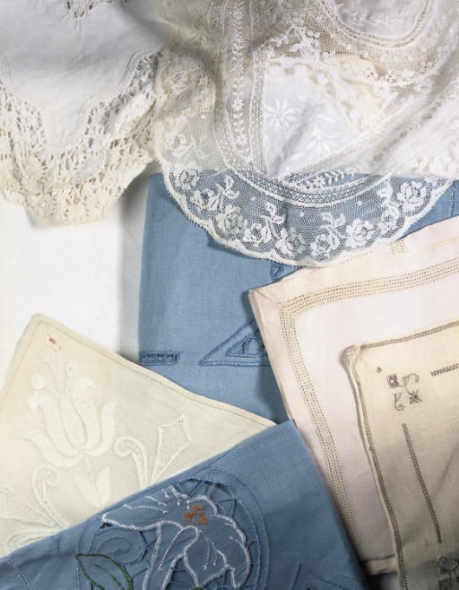A COLLECTION OF HOUSEHOLD LINEN, 20TH CENTURY