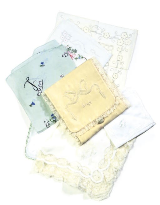 A LARGE COLLECTION OF LADIES' HANDKERCHIEFS, 20TH CENTURY