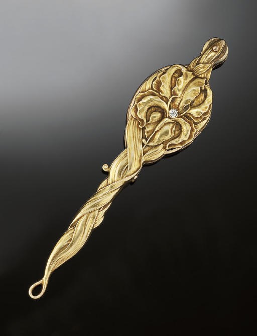 A PAIR OF AMERICAN ART NOUVEAU GOLD AND DIAMOND LORGNETTES