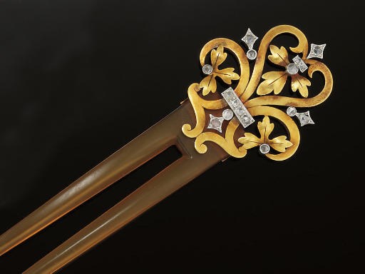 A LATE 19TH CENTURY FRENCH GOLD, DIAMOND AND BLOND TORTOISESHELL HAIR-COMB