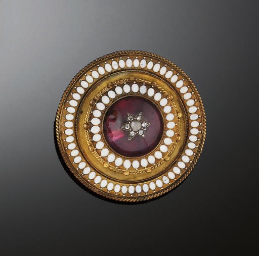 A Victorian gold, garnet and diamond brooch