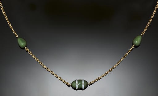 A Edwardian nephrite and rock crystal necklace