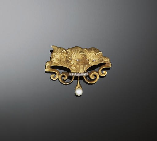 A LATE 19TH CENTURY FRENCH, GOLD AND DIAMOND BROOCH