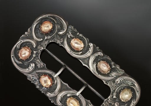 A MID 19TH CENTURY SILVER AND CITRINE BUCKLE