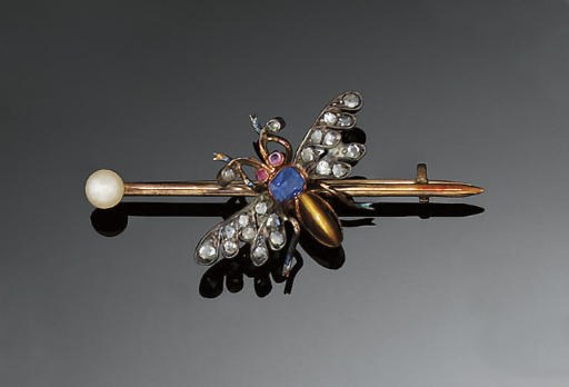 A LATE 19TH/EARLY 20TH CENTURY DIAMOND AND GEM INSECT BROOCH