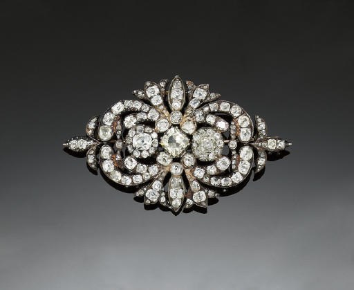 AN EARLY 19TH CENTURY DIAMOND BROOCH