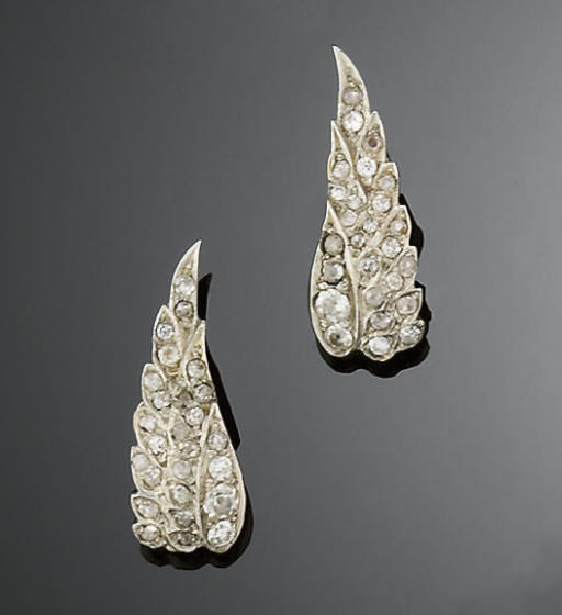A PAIR OF EARCLIPS