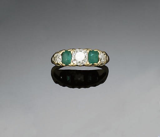 A LATE 19TH CENTURY DIAMOND AND EMERALD FIVE STONE RING