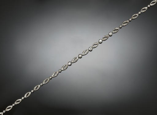 A LATE 19TH CENTURY DIAMOND NECKLACE