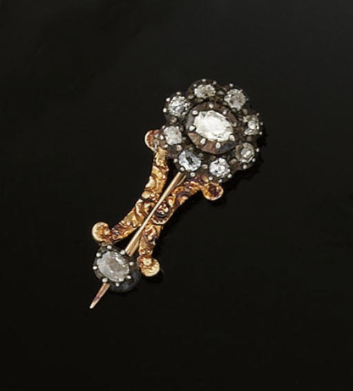 AN EARLY 19TH CENTURY DIAMOND BROOCH