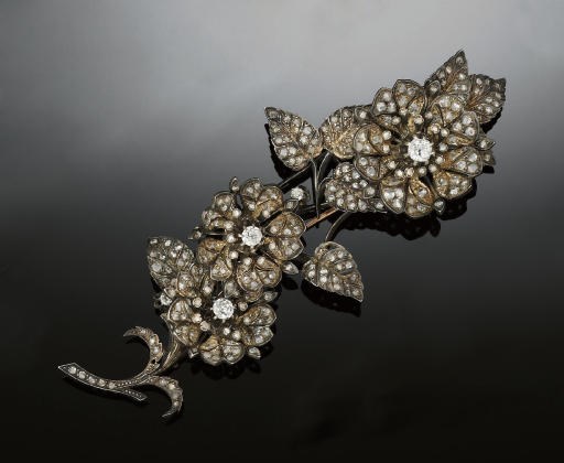 A LATE 19TH CENTURY DIAMOND BROOCH