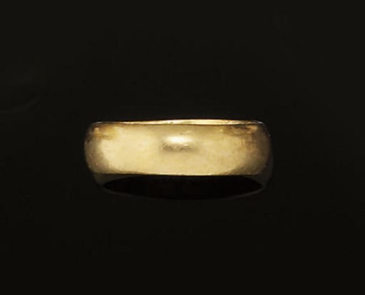 A 19TH CENTURY GOLD AND ENAMEL POSY RING